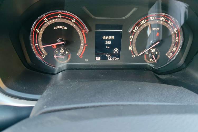 Used SAIC MAXUS T60 2017 2.0T Gasoline Automatic Two-Wheel Drive High-Ride Comfort-Grade Standard Cabin
