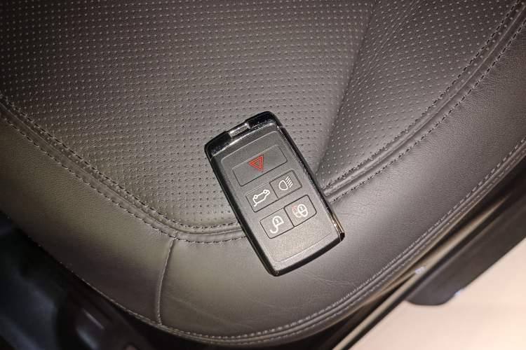 Used Land Rover Defender 2023 Facelift 90 3.0T P400 XS
