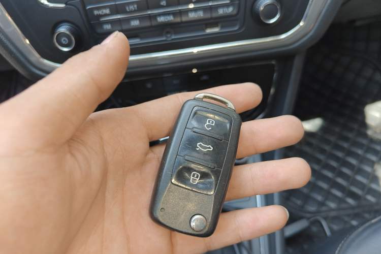 Used Volkswagen Lavida 2017 1.6L Automatic Comfort Edition
