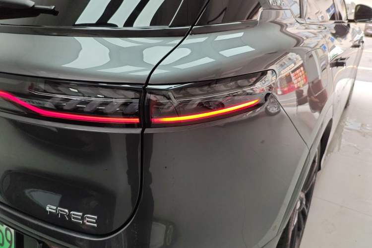 Used VOYAH FREE 2025 318 259 km All-Wheel-Drive Exploration Edition