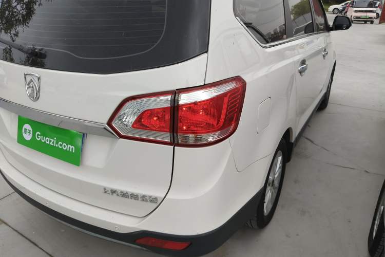 Used Baojun 730 2014 1.5L Manual Luxury Navigation ESP Version 7 Seats Exterior 3
