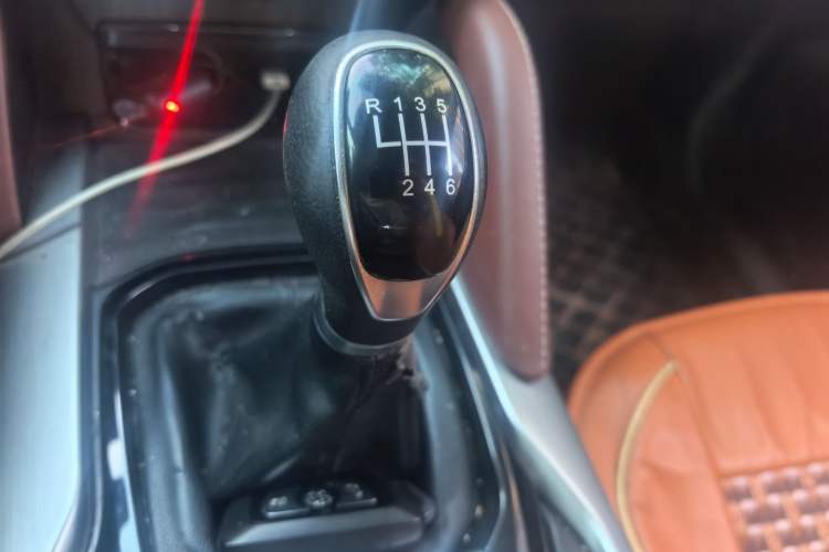 Used Brilliance V6 2018 1.5T Manual Luxury Model Gear Lever