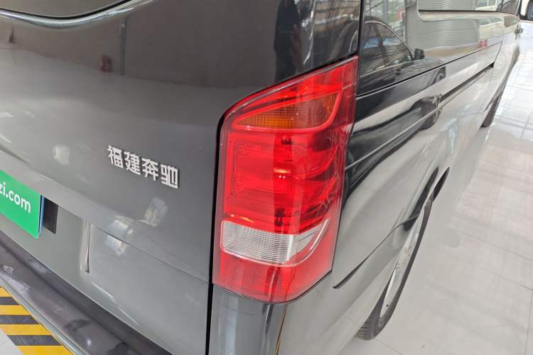 Used Mercedes-Benz Vito 2018 2.0T Elite Version 7 Seats China VI Emission Standard

