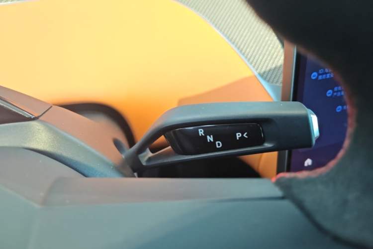 Used Xiaomi Auto YU7 2025 Ultra-Long Range High-Performance All-Wheel-Drive Max Edition Gear Lever