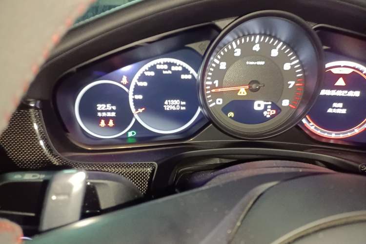 Used Porsche Panamera 2022 Panamera 2.9T Odometer Close Up