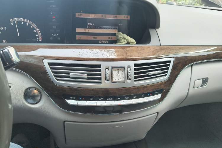 Used Mercedes-Benz S-Class 2010 S 300 L Luxury Model Audio And AC Panel