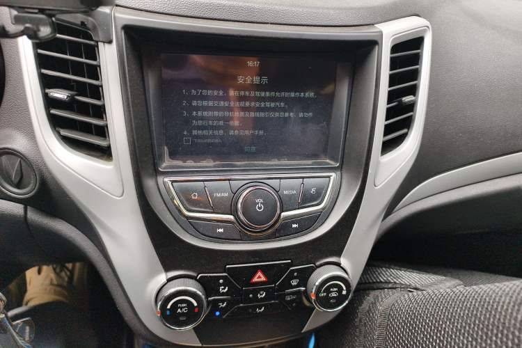 Used CHANGAN CS35 2016 1.6L Manual Luxury Model China V Standard Audio And AC Panel