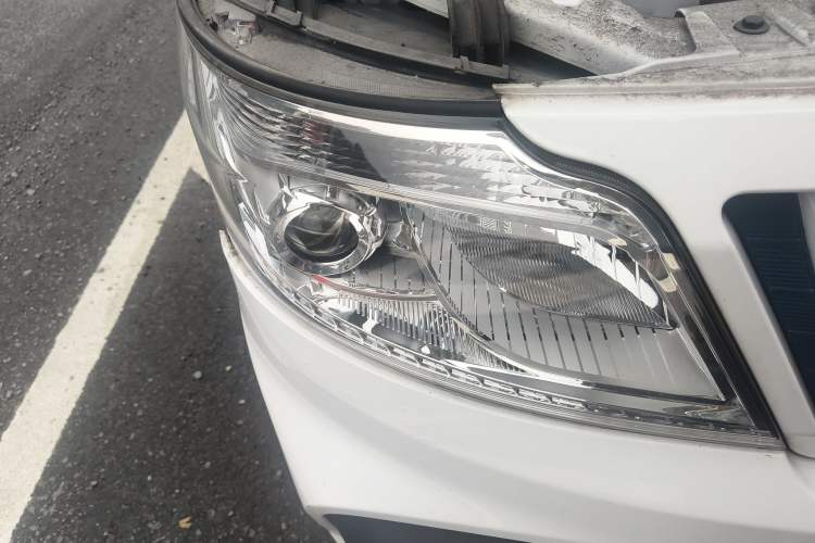 Used CHANGAN KAICHENG Ruixing EM80 2023 Side-Hinged 6-Seater Comfort Version 38.7 kWh Right Front Headlight