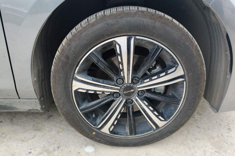 Used BYD Destroyer 05 2022 DM-i 120KM Prestige Model Right Front Wheel Hub