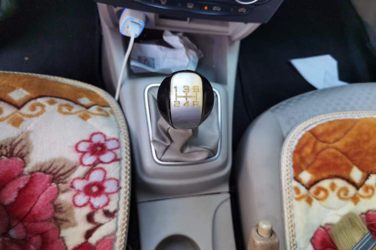 Used Soueast V3 Lingyue 2015 1.5L Manual Happiness Edition Gear Lever