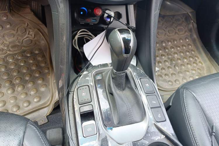 Used Hyundai Grand SantaFe 2013 2.2T 7-Seater Four-Wheel-Drive Flagship Edition Gear Lever
