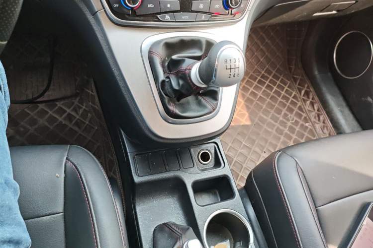 Used Haval M6 2019 1.5T Manual Two-Wheel Drive Elite Version China VI Standard Gear Lever
