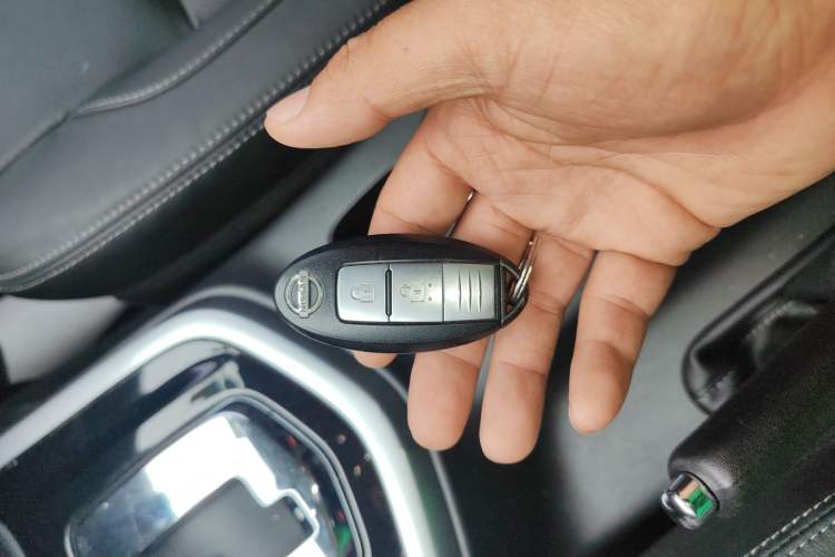 Used Nissan Terra 2018 2.5L Automatic 4x4 Luxury Edition Vehicle Key