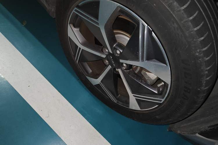 Used AION V 2021 Evolution Edition 70 Intelligent Leading Edition Right Front Wheel Hub