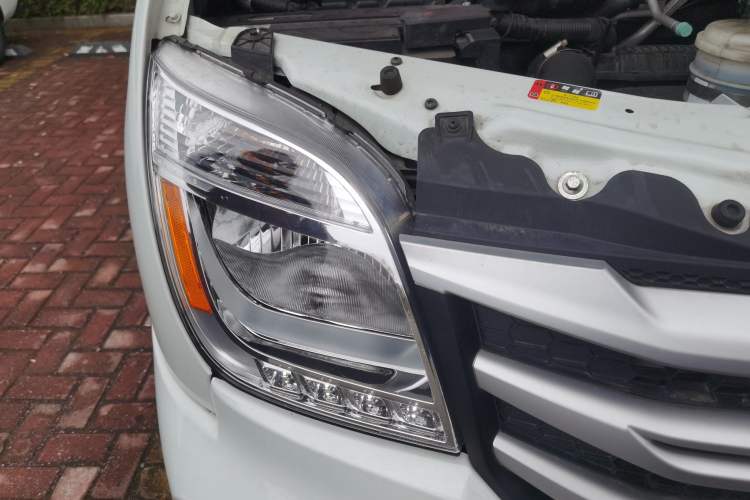 Used SAIC MAXUS Xintu V80 2023 2.0T Manual Classic Aoyuntong Short Wheelbase Ultra-Low Roof 5/6-Seater
