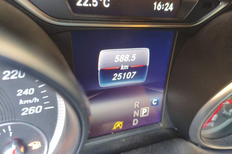 Used Mercedes-Benz CLA 2016 Facelifted CLA 260 4MATIC Odometer Close Up