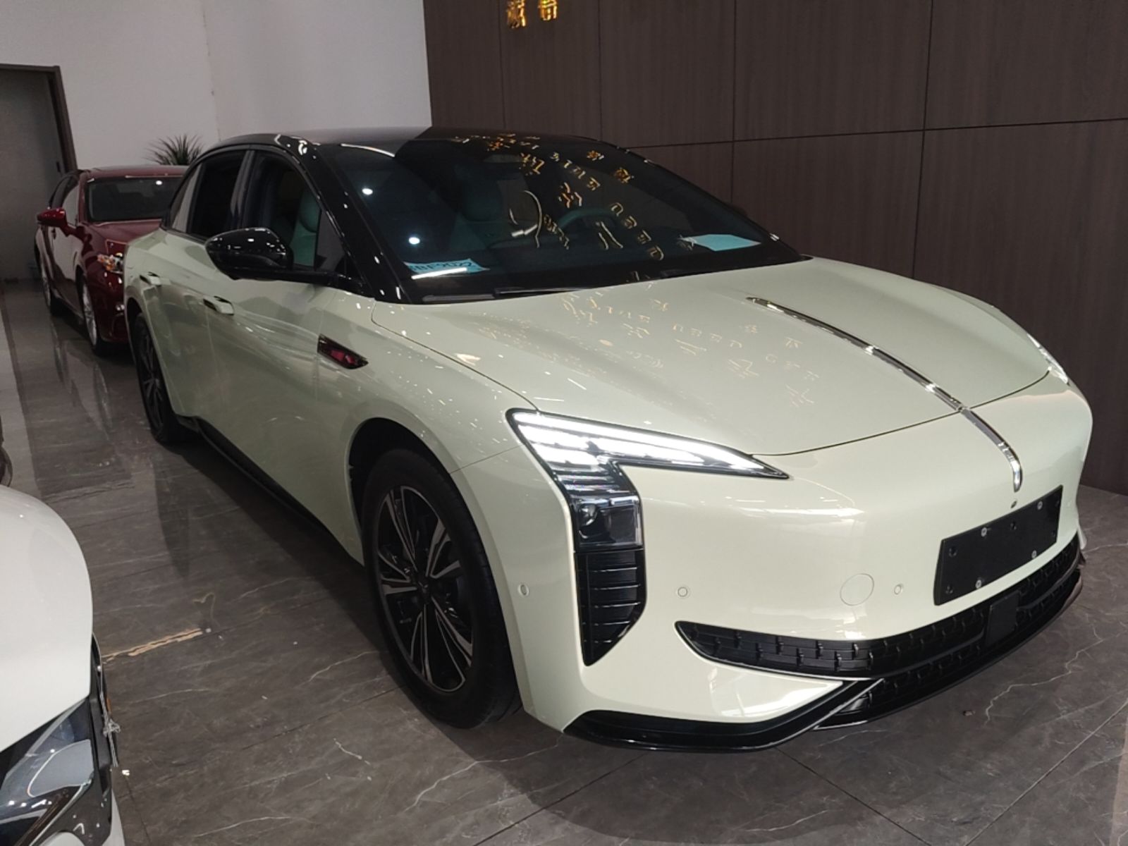 Hongqi EH7 2024 600 Pro Glory Edition — снимка 3