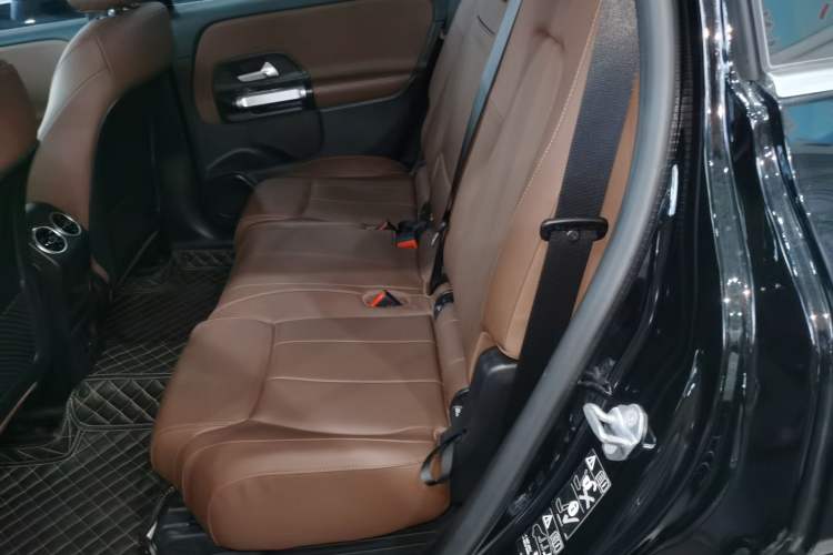 Used Mercedes-Benz GLB 2023 GLB 220 Fashion Model Left Rear Seat