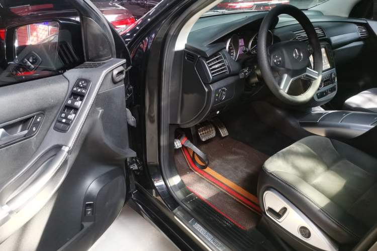 Used Mercedes-Benz R-Class 2017 R 320 4MATIC Business Edition Prestige Model Driver Seat