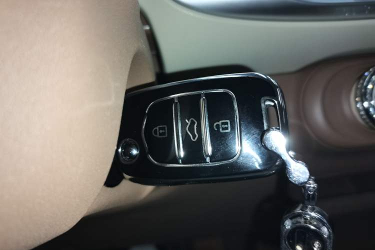 Used Wuling Hongguang MINIEV 2025 Four-Door Version Advanced Edition Interior 1