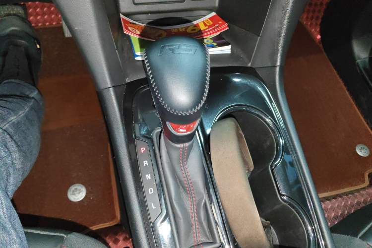 Used Chevrolet Equinox 2022 Mild Hybrid 550T RS Smart Boundary-Setting Edition Gear Lever