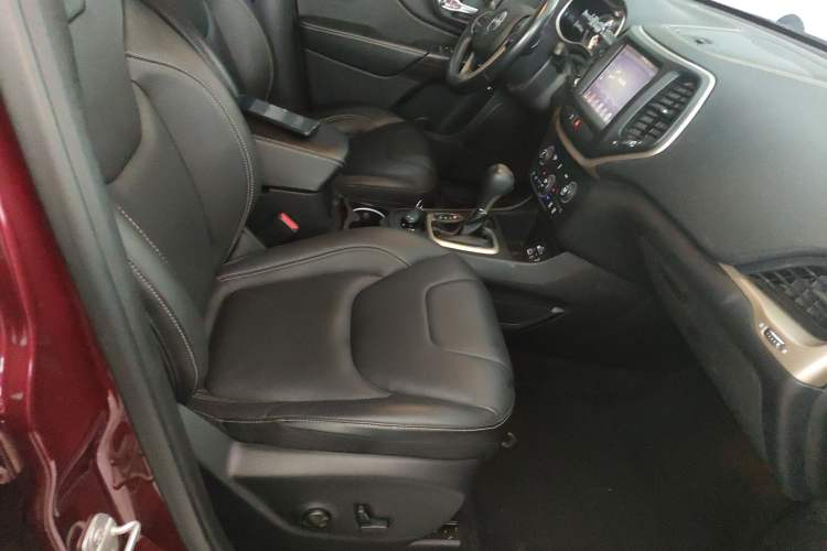 Used Jeep Cherokee 2016 2.0L Superior Edition