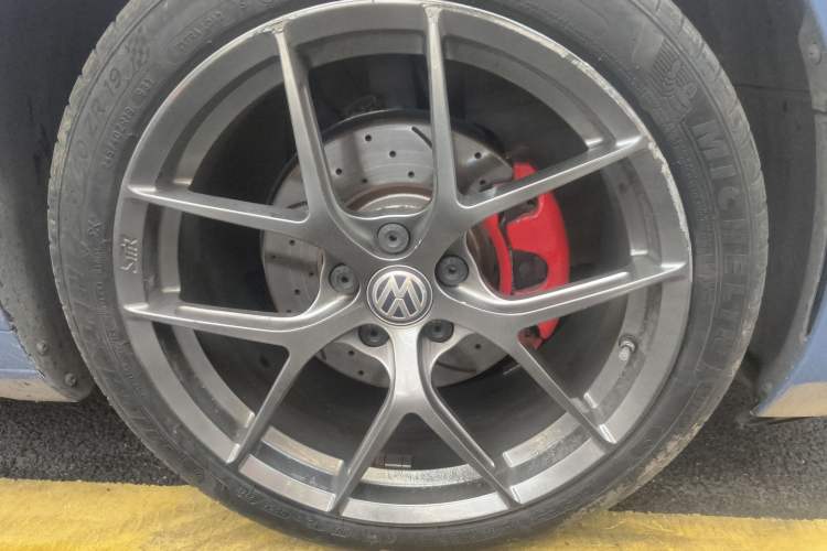 Used Volkswagen FAW-Volkswagen CC 2019 330TSI Glamour Edition China V Standard Right Front Wheel Hub