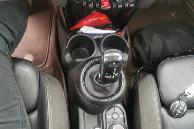 Used MINI MINI 2020 1.5T COOPER Classic Edition Three-Door Exclusive Color Version
