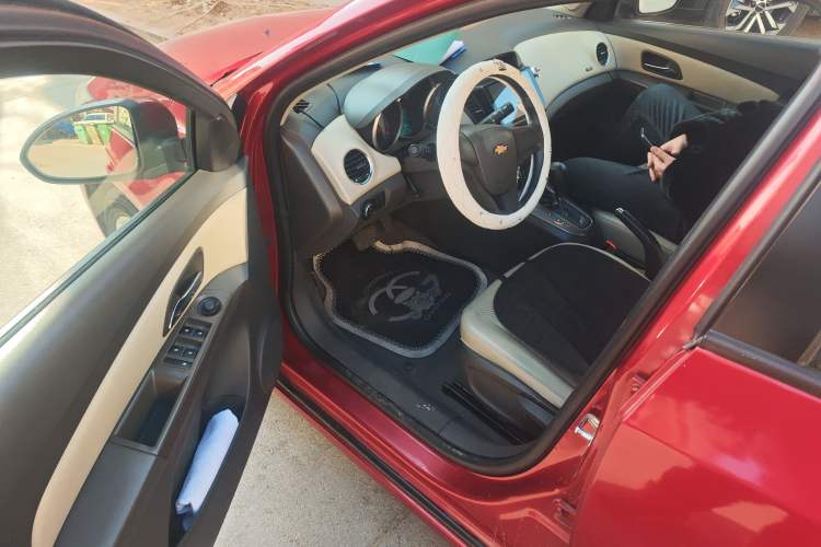 Used Chevrolet Cruze 2015 1.5L Classic SE AT Driver Seat