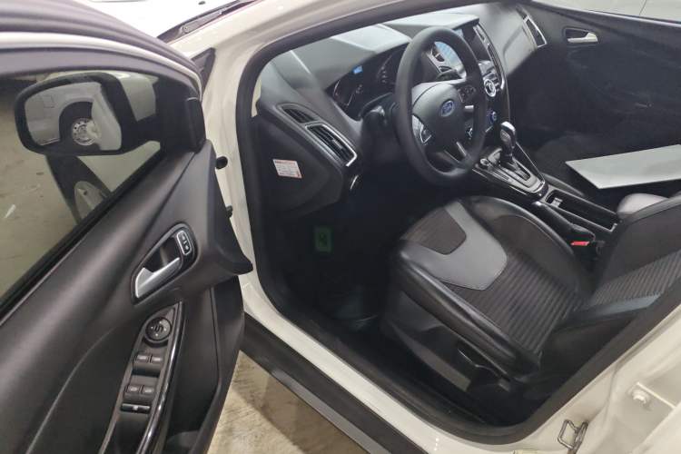 Used Ford Focus 2018 Hatchback Classic 1.6L Automatic Trendy SmartDrive Edition