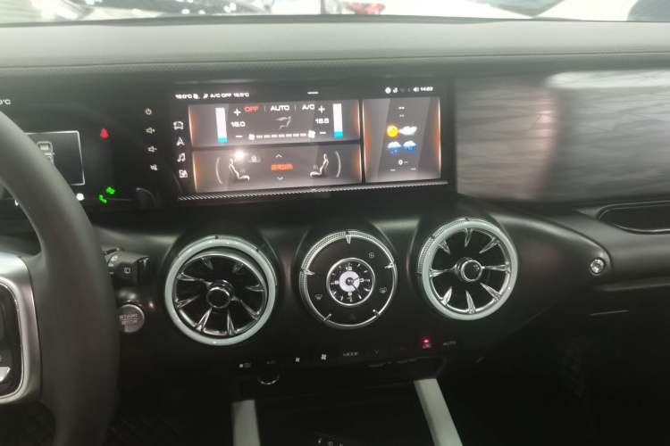 Used Tank 300 2023 City Edition 2.0T—Stylish as Ever Audio And AC Panel