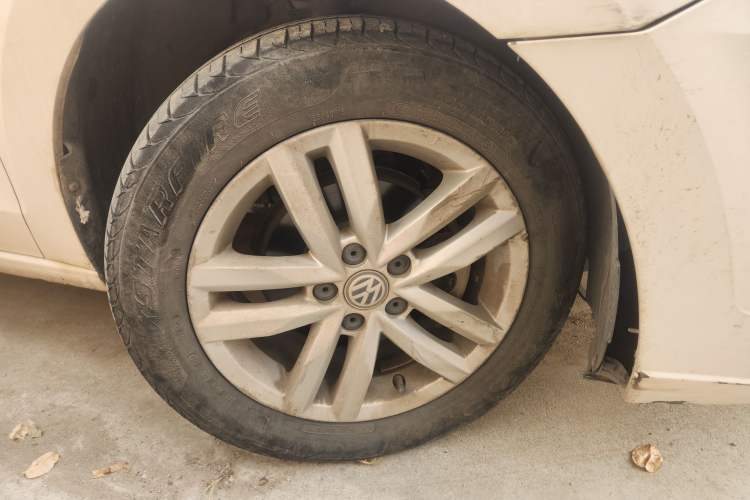 Used Volkswagen Jetta 2017 1.4L Manual Comfort Model Right Front Wheel Hub