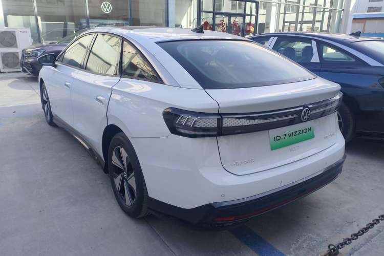 Used Volkswagen ID.7 VIZZION 2024 AIR model
