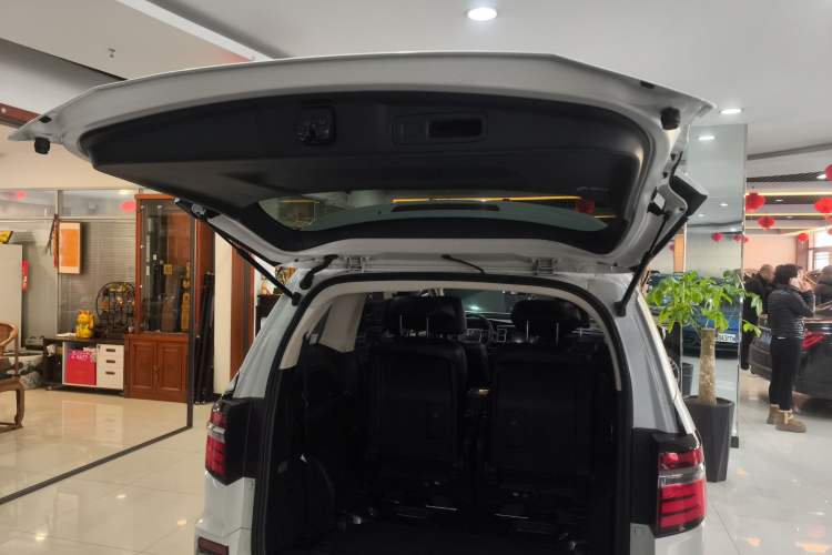 Used Honda Elysion 2019 2.0L Hybrid Luxury Edition
