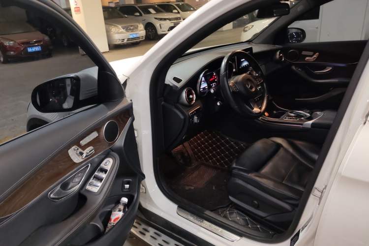 Used Mercedes-Benz GLC 2016 GLC 300 4MATIC Dynamic Model
