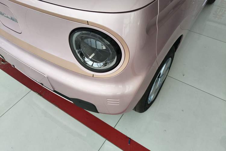 Used Geely Galaxy Panda 2024 Panda Mini 200km Endurance Bear Left Front Headlight