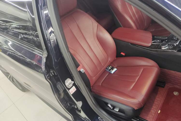 Used BMW 5 Series 2019 Facelifted 530Li Leading Edition M Sport Package
