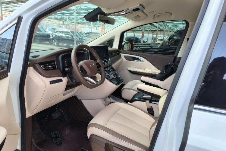 Used Bestune M9 2023 2.0T Ultimate Edition