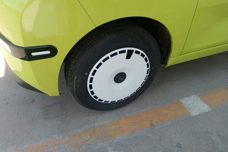 Used Chery QQ Ice Cream 2025 205km Qi Energy Version Left Front Wheel Hub