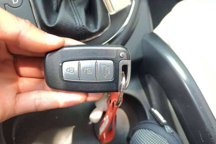 Used Kia Sportage R 2012 2.0L Automatic Two-Wheel Drive NAVI Vehicle Key