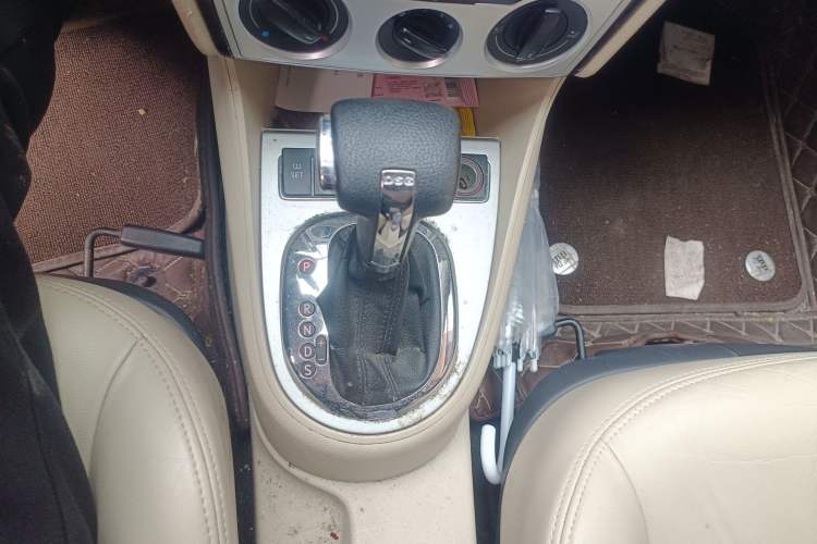 Used Volkswagen Lavida 2011 1.4 TSI DSG Prestige Edition Gear Lever