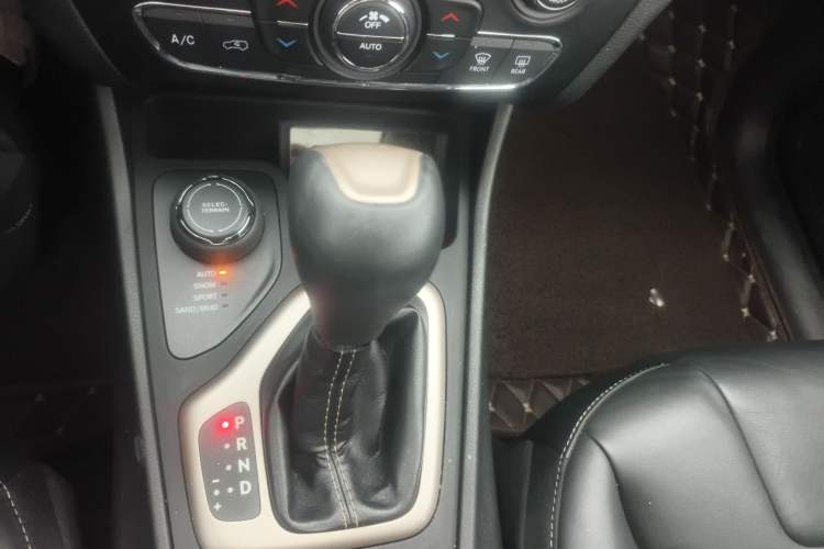 Used Jeep Cherokee 2016 2.4L Professional Smart Version
