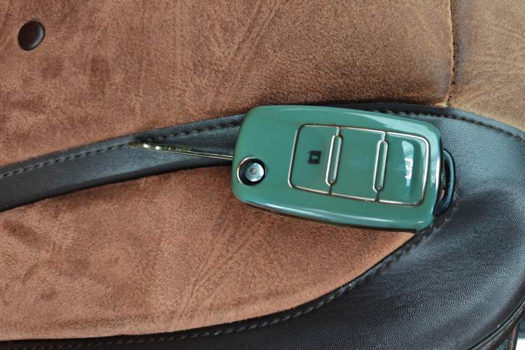 Used FORTHING Lingzhi PLUS 2021 2.0L Manual Luxury 7-Seater Vehicle Key