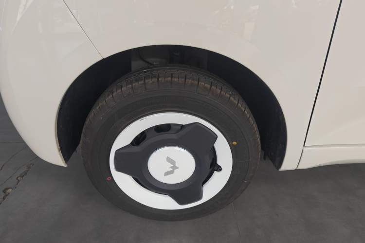 Used Wuling Hongguang MINIEV 2024 3rd Generation 215km Youth Edition Left Front Wheel Hub