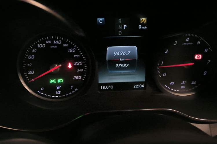 Used Mercedes-Benz GLC 2018 Facelift GLC 260 4MATIC Luxury Edition
