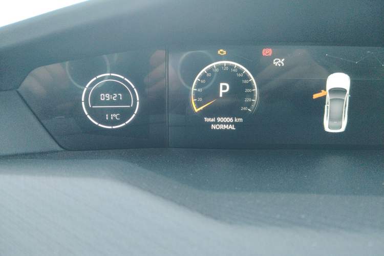 Used CHANGAN UNI-V 2022 1.5T Prestige Version Odometer Close Up