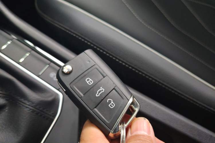 Used Volkswagen Tiguan L 2025 Model, Outstanding Version, 300TSI Automatic Two-Wheel Drive Longteng Edition