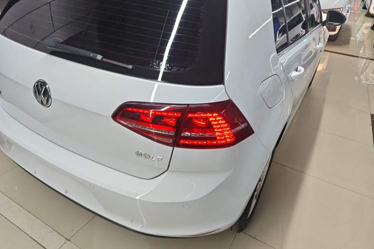 Used Volkswagen Golf 2017 1.6L Automatic Comfort Million-Vehicle Anniversary Edition