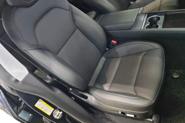 Used Tesla Model Y 2025 Rear-Wheel-Drive Version