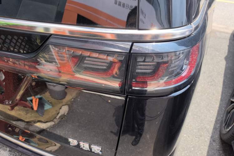 Used VOYAH Dream 2025 PHEV Four-Wheel-Drive Flagship Kunpeng Edition Right Rear Taillight